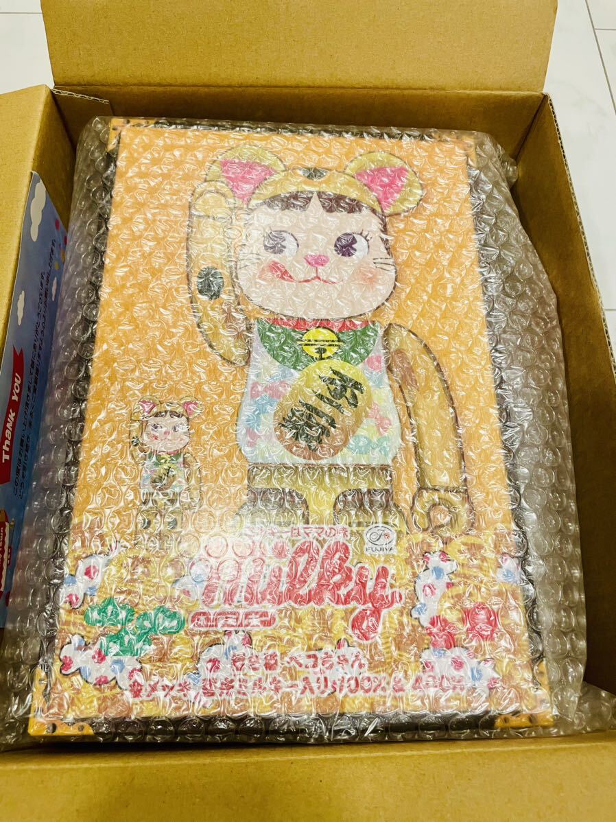 【新品・未開封】招き猫 ペコちゃん 金メッキ 蓄光ミルキー入り BE@RBRICK 100% & 400% / MEDICOM TOYベアブリック メディコムトイ拍卖