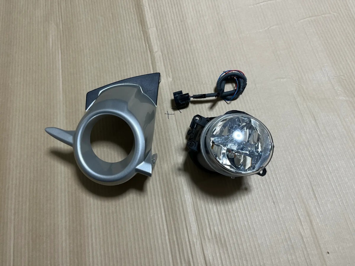 トヨタ GRS210 左 フォグランプ koito 30-413 カラーナンバー IJ6拍卖