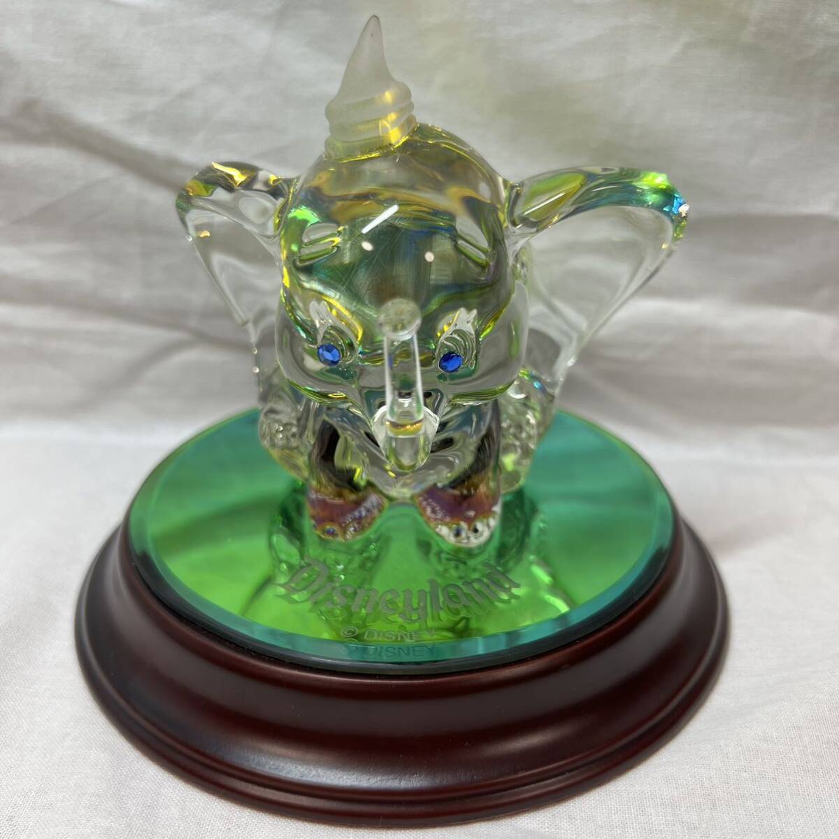 送料無料 レア ディズニー ダンボ ガラス 置物 高さ 約11.8cm ☆ ディズニーランド拍卖