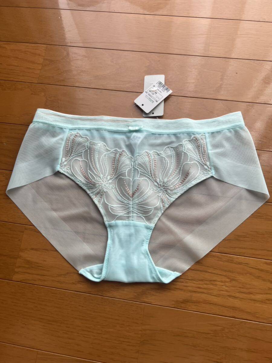triumph トリンプ 天使のプラショーツ TR487 水色透け感可愛い新品未使用です。Mヒップハング拍卖