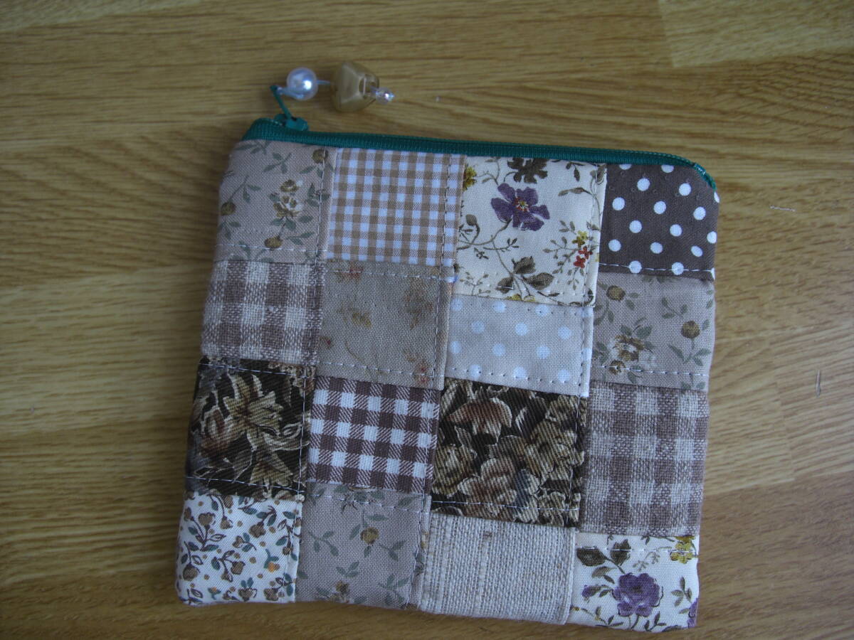 ★ハンドメイド ミニポーチ 小物入れ 茶ベージュ 小花 チェック拍卖