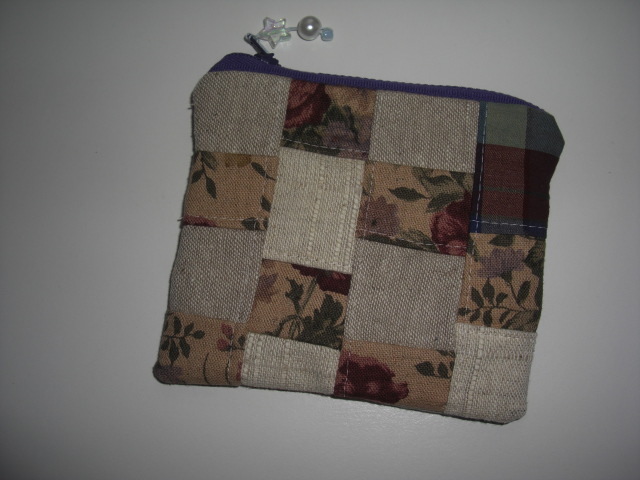 ★ハンドメイド ミニポーチ 小物入れ サンドベージュ えんじ 花拍卖