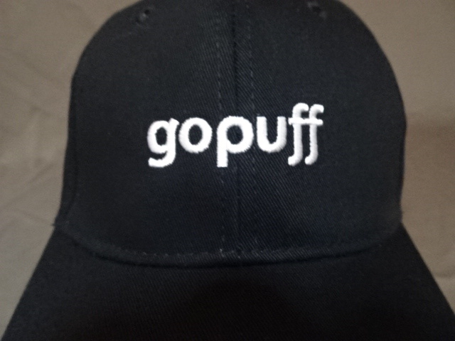 激レア USA購入 アメリカ企業モノ ペンシルベニア州 フィラデルフィア 食品デリバリー会社 【gopuff】 ロゴ刺繍入り キャップ 中古良品拍卖