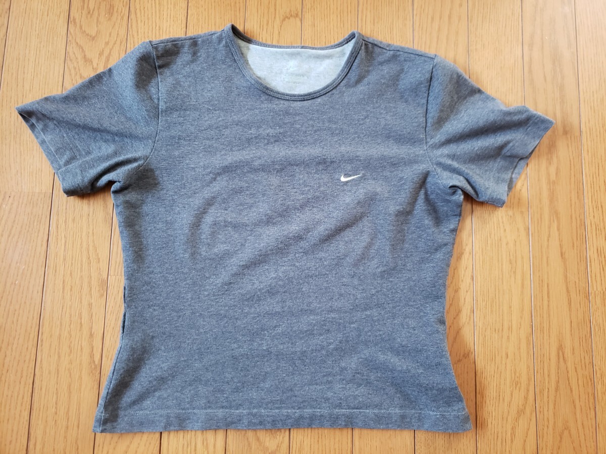 NIKE ナイキ ワンポイント ロゴ 半袖 Tシャツ レディース グレー系 Mサイズ S2 NAY ジム エクササイズ拍卖