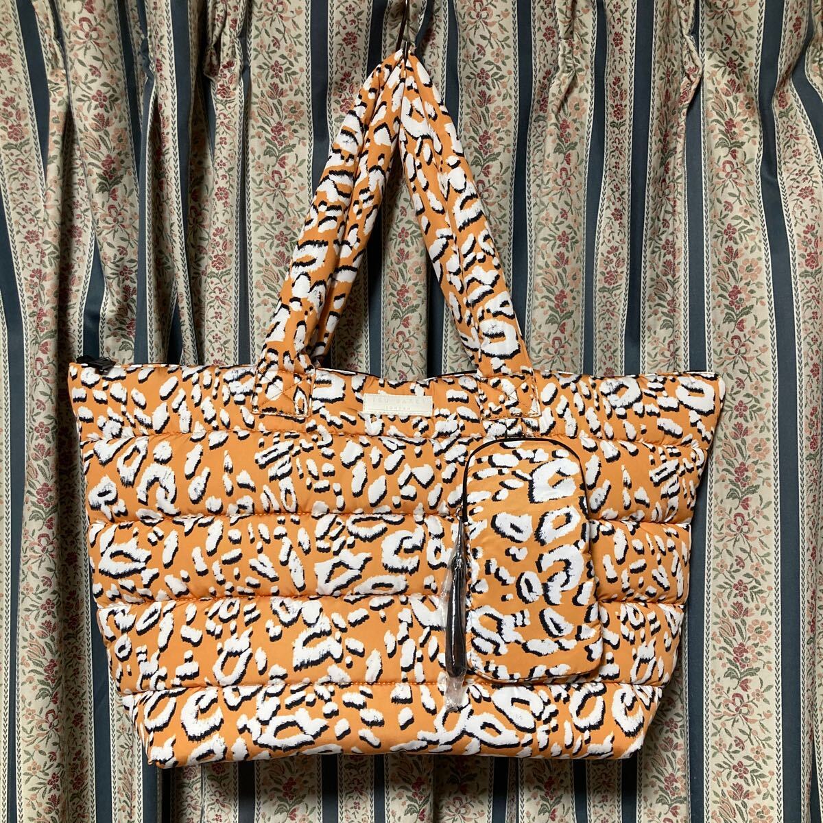 TED BAKER デッドベーカー レオパード総柄 パデッド ナイロントートバッグ パファー 中綿 ボストン ビッグトート 旅行 ショルダーバッグ拍卖