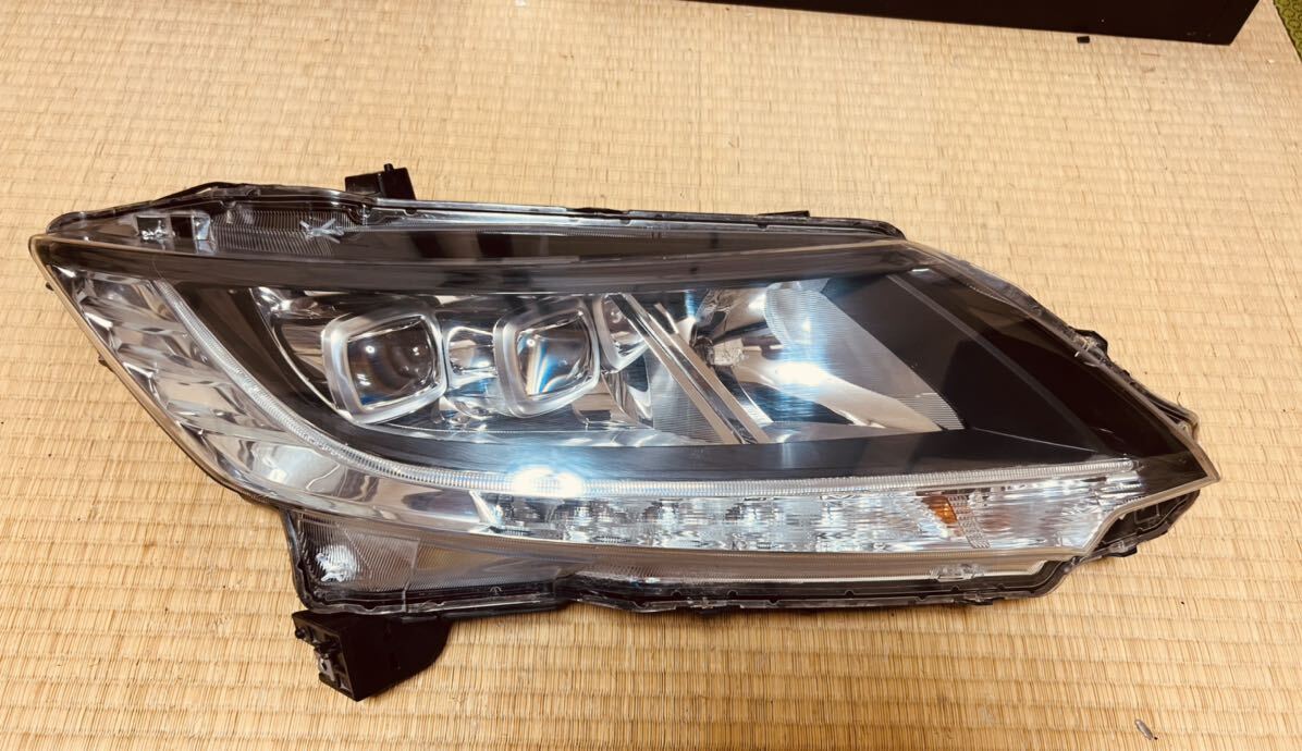 オデッセイ RC1 アブソルート 前期 LED ヘッドライト 右 右側 コイト 100-18076 打刻J0 t102 (壊れていない)拍卖