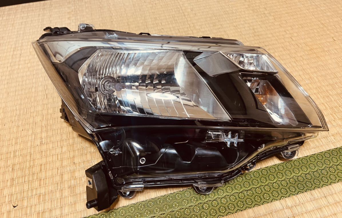 トヨタ純正 M900A STANLEY W3919タンク ハロゲン ヘッドライト ヘッドランプ 右 右拍卖