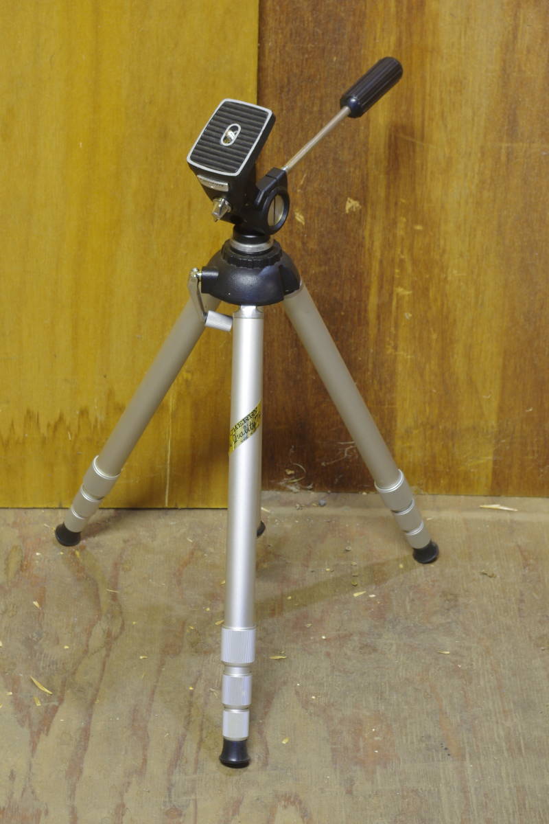 CHERRY(コニカ)4B三脚。脚径25mmもあり、軽量で高剛性です!山岳野外でのミラーレスに最適、金属製で軽量で撮影が捗ります。ケース付♪拍卖