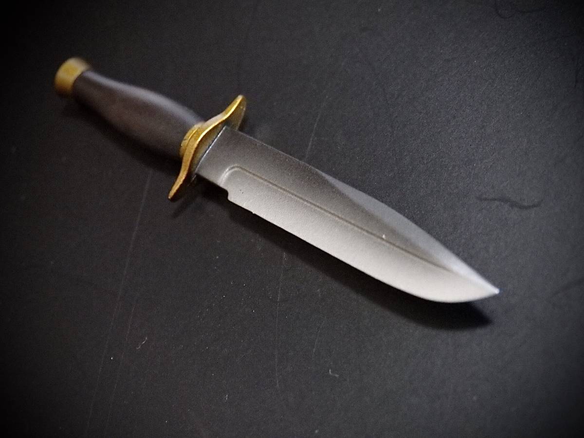 【値上げ予定】DAMTOYS製 模型 1/6 スケール 男性 フィギュア用 装備 部品 武器 バイオハザードRE2 レオン用 ナイフ (未使用拍卖