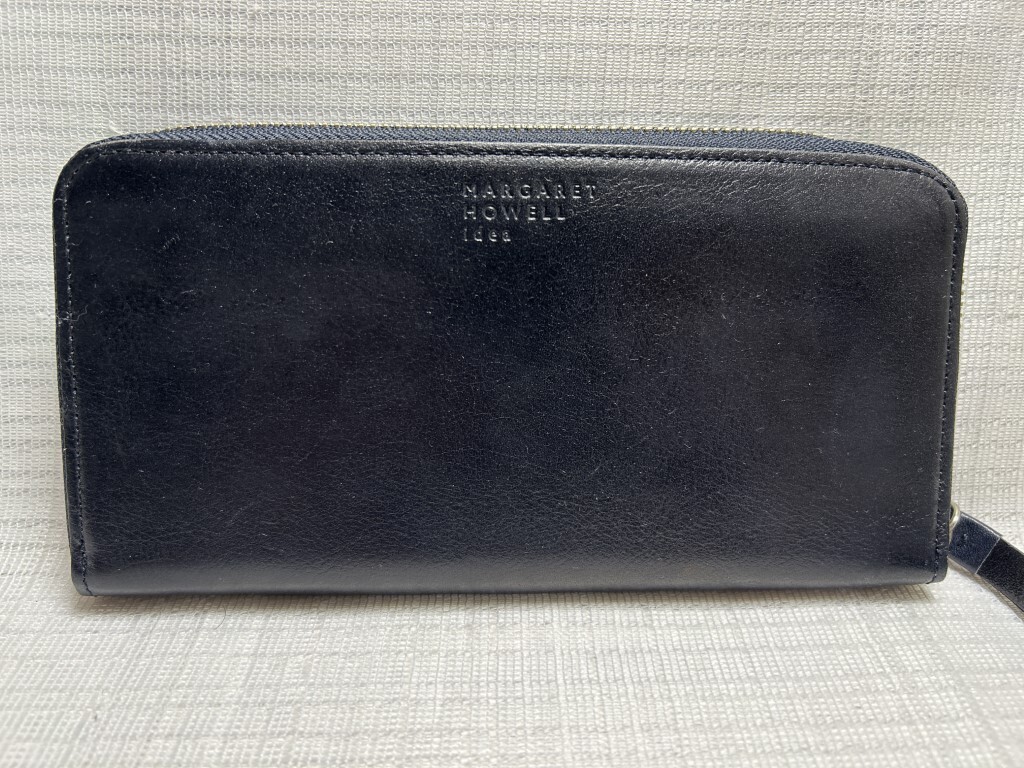☆新古品☆マーガレットハウエル長財布ラウンドファスナー/黒っぽい紺拍卖