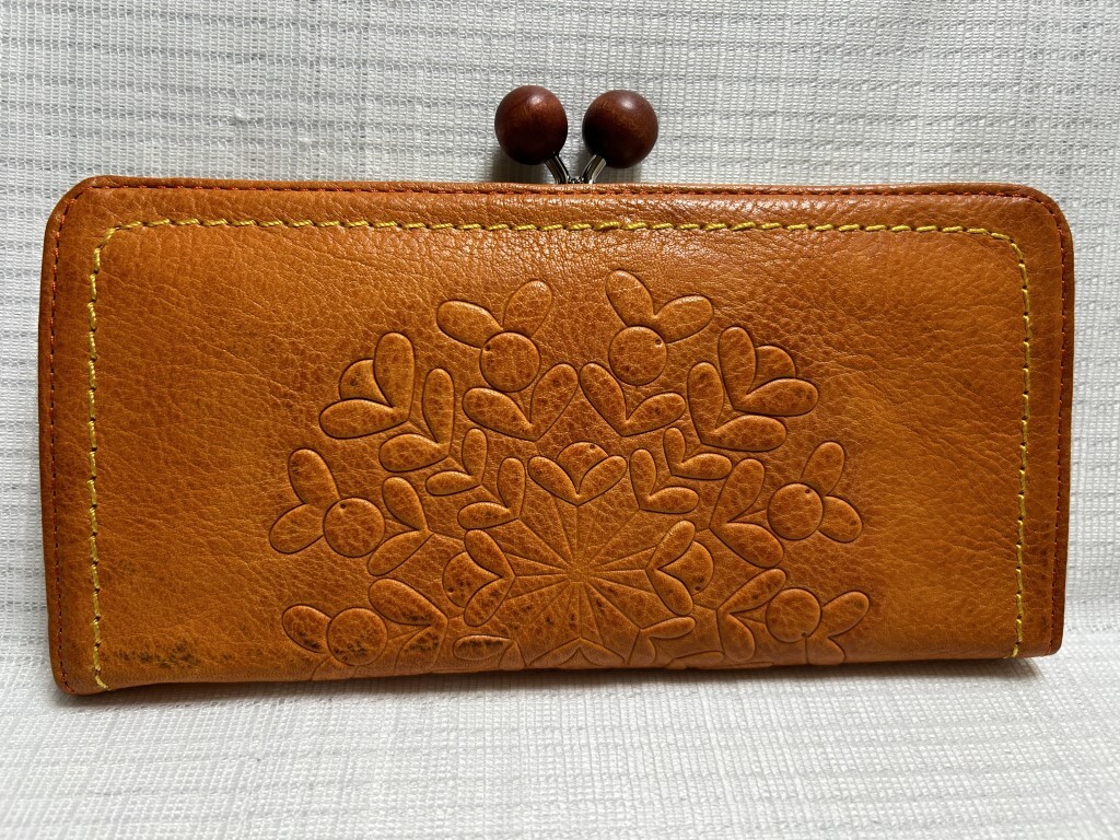 ☆新古品☆ホコモモラ/可愛い長財布ステッチがま口/葉柄キャメル拍卖