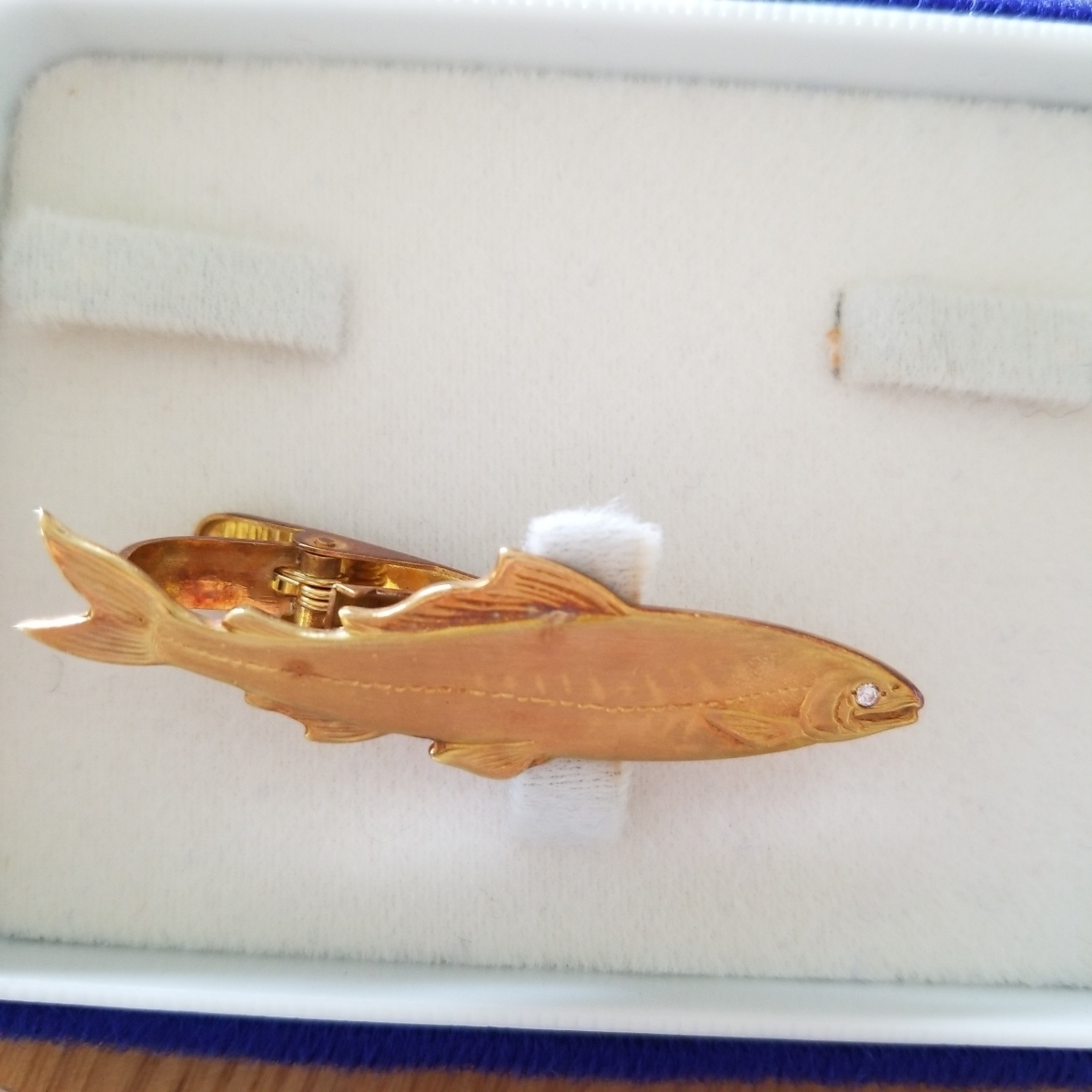 鮎 金 ブローチ ダイヤ 18k 15.グラム 友釣り 名人 釣りキチ三平拍卖