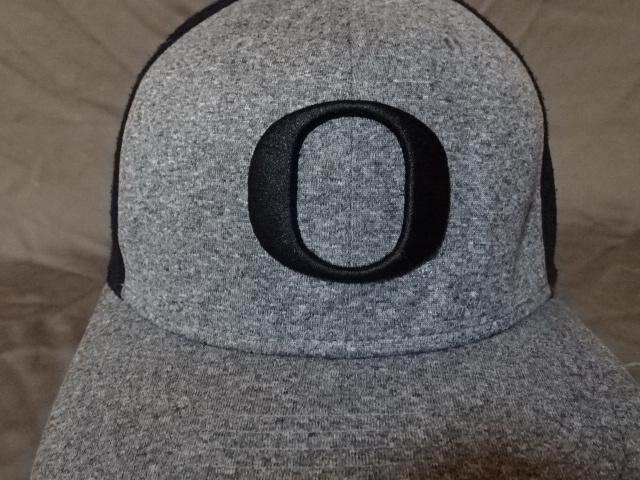 【難あり】激レア【NIKE】【DRI FIT】USカレッジ オレゴン大学ダックス 【OREGON DUCKS】スウォッシュ【O】ロゴ刺繍入りキャップ 中古品拍卖