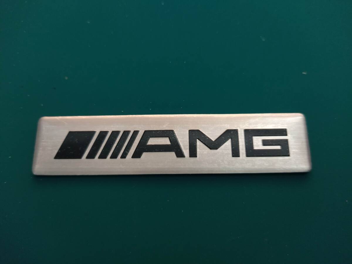 【送料無料】AMG エンブレムプレート シルバー 縦2cm×横9㎝ メルセデスベンツ 拍卖