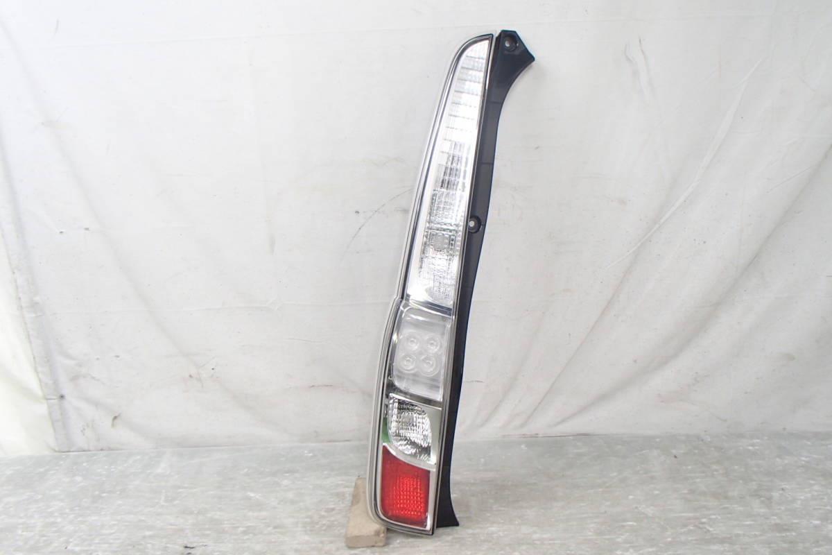【LED点灯確認済み】LA100F/LA110F 前期 ステラ カスタム 純正 LED 左 テール ランプ ライト D098/81561-B2220 【19-1760】拍卖