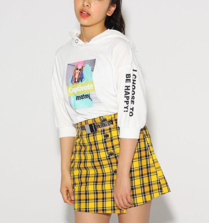 新品 PINK-latte サングラスガール転写プリントパーカー オフホワイト(003) 14(XXS140cm) 定価3190円拍卖