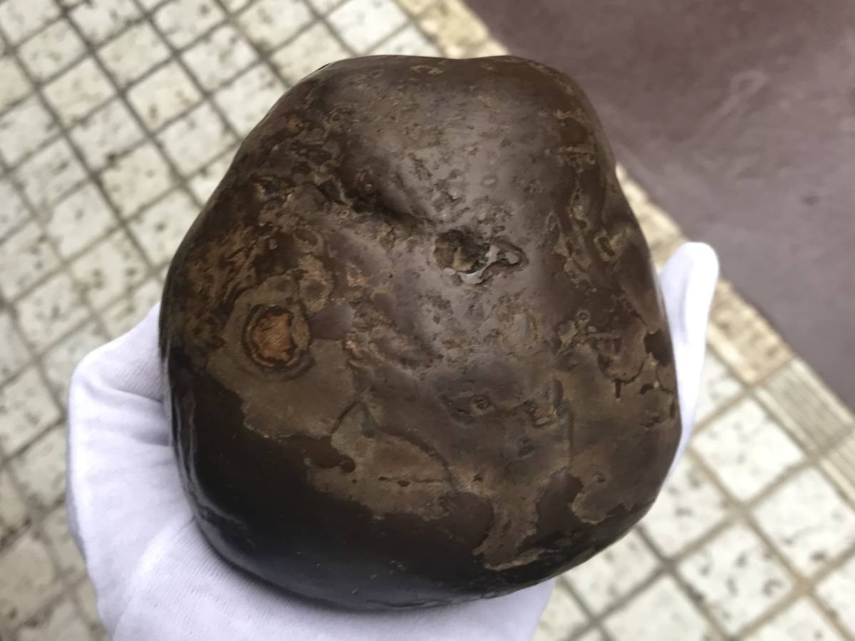 ★【水石小品・原石・鑑賞石・磨き石・天然石インテリア・和風置物】だるま石(達磨石)鉄丸石 ? 木製台座付★石収集家放出品 詳細不明拍卖