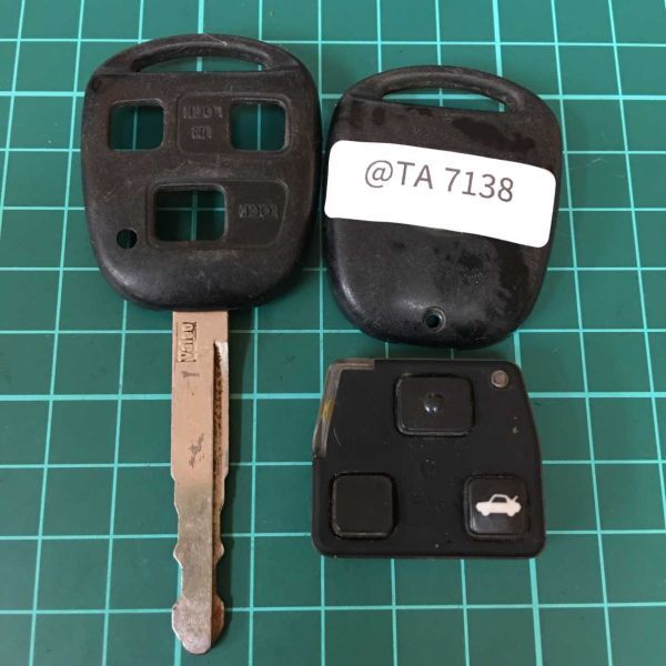 TA7138 トヨタ 20040基盤 純正 キーレス 3ボタン リモコン アベンシス等トランクボタン拍卖