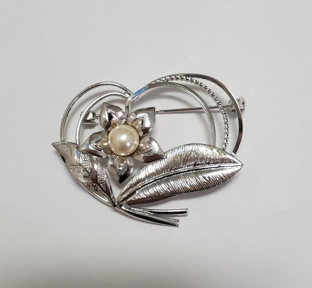 パール ブローチ シルバーカラー レディース 5㎝ 9,4g 美品拍卖