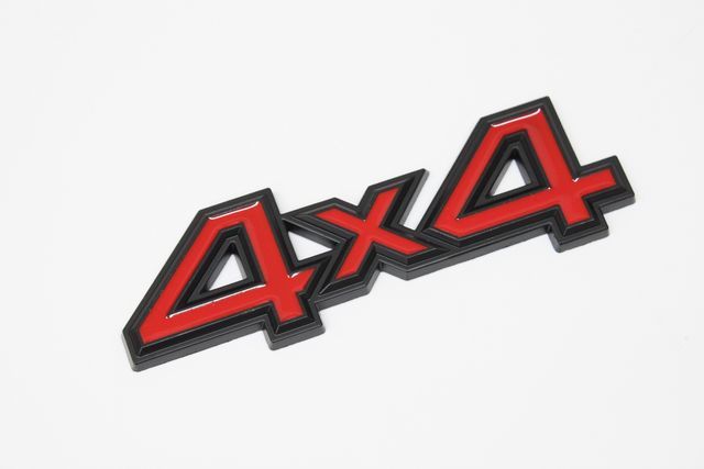 汎用4×4金属エンブレム ブラックXレッド 4WD 4駆 AWD ジムニー ランクル デリカ ヴェゼル エクストレイル フォレスター レヴォーグ MAZDA6拍卖
