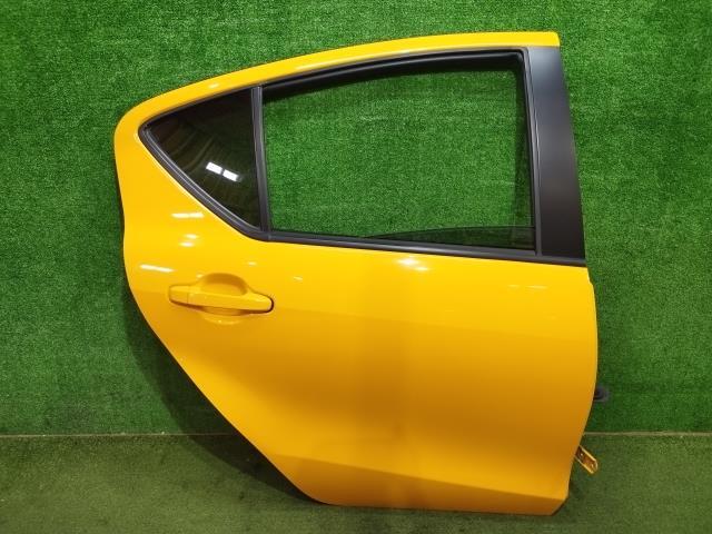 アクア DAA-NHP10 右リアドア ニホンイタ M31Q8 67003-52460拍卖