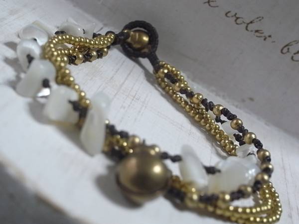 ★新品★真鍮&シェル4連ロウ引きブレスレット拍卖