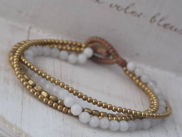 ★新入荷★4連ホワイトストーンWAXコードブレスレット拍卖