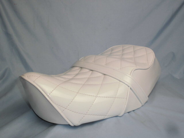 ■ ヤマハ ミント 1YU カスタムシート MINT 段シート 白エナメル 白パイピング ベルト付拍卖
