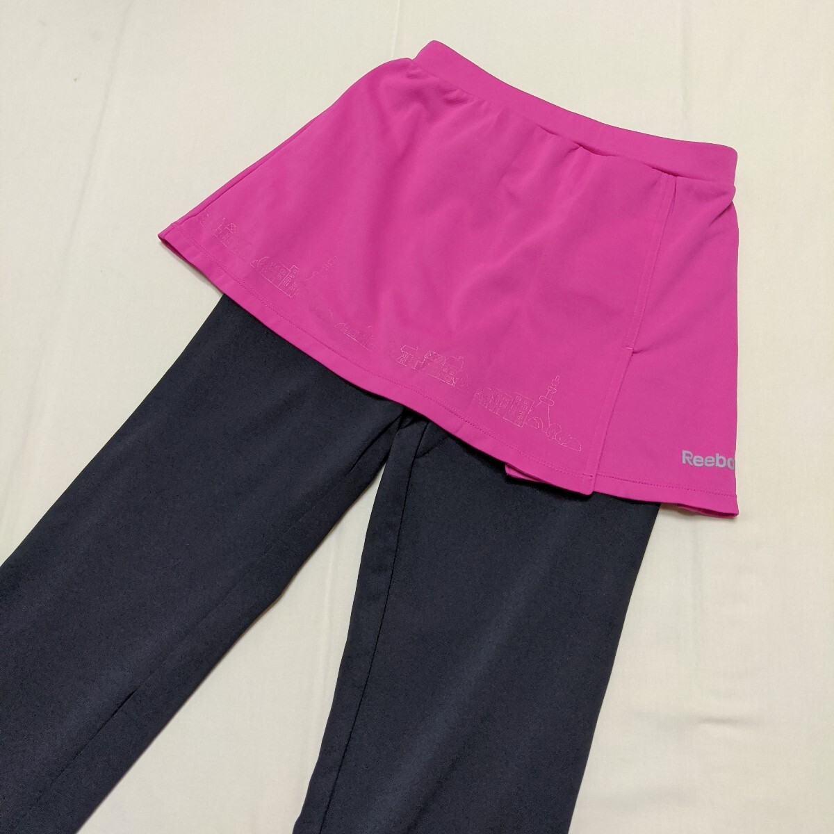 ☆AH12 Reebok リーボック サンリオ ハローキティ レディース S スポーツ レギンス スカート セット 黒 ピンク トレーニング フィットネス拍卖