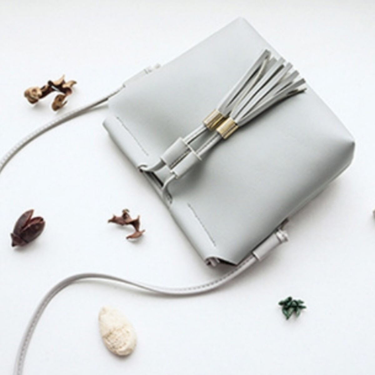 未使用  ショルダーバッグ フェイクレザー  スマホショルダーバッグ ポシェット 小さめ ポーチ 肩掛け レディース ライトグレー拍卖