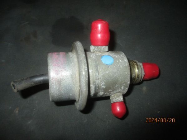 ■ベンツ R107 560SL フューエルプレッシャーレギュレーター 中古 0438161013 部品あり W124 560SEL 560SEC 420SEL ■拍卖