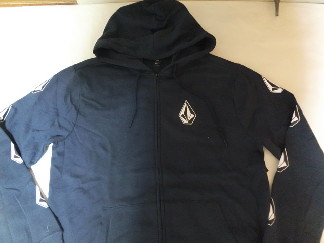 USA購入 人気ボーダー系ブランド【VOLCOM】ボルコム【VOLCOM STONE】両腕部分ロゴプリント入り 裏起毛タイプ フルジップパーカーUS M 紺拍卖