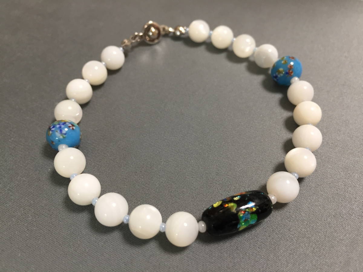 ◎蛍ビーズとシェルビーズのブレスレットB18.5cm(内周)拍卖
