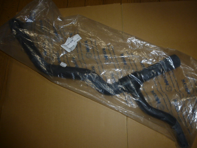 ヴァナゴンT4/ユーロバンT4 2.5 マニュアルミッション車用ラジエーターホース新品アッパー側拍卖