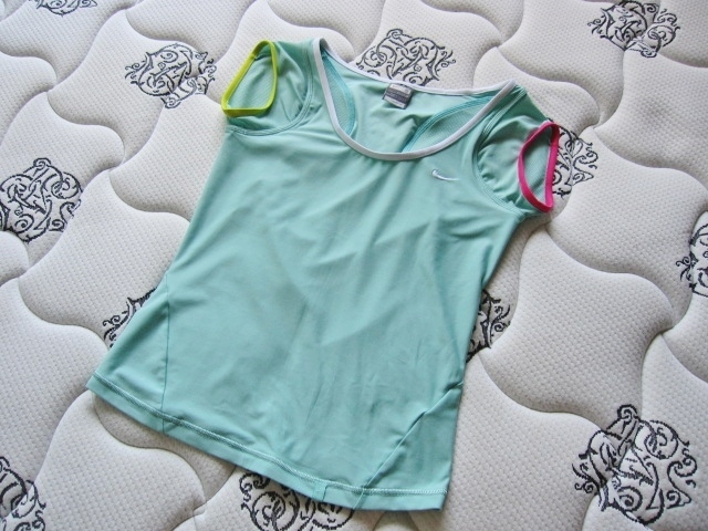 海外購入 ナイキ トップス FIT DRY 半袖 ストレッチ Tシャツ 美品 得拍卖