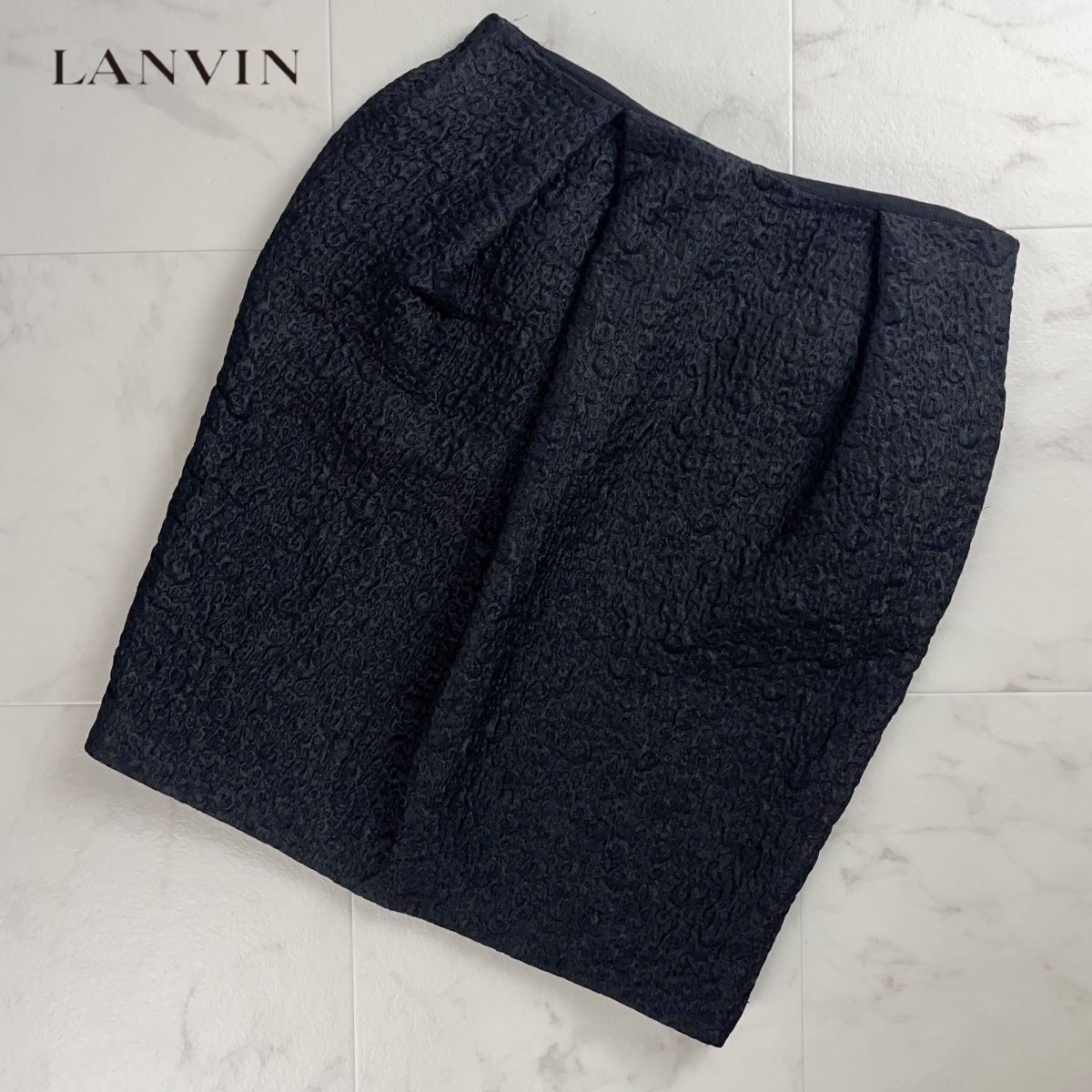 美品 LANVIN ランバン タックタイトスカート 総柄 バックジップ 膝丈 裏地なし 黒 ブラック サイズ36*RC1183拍卖