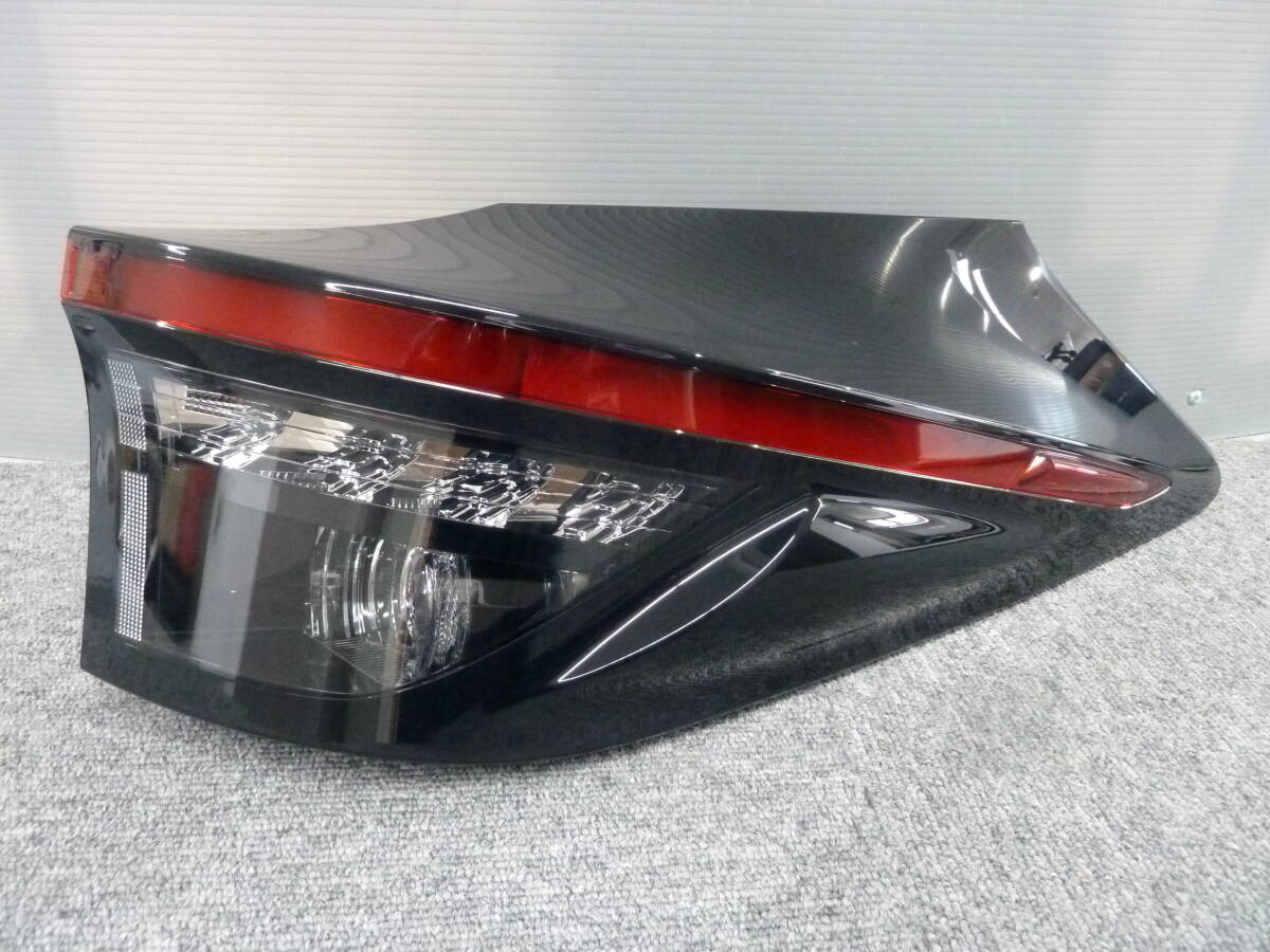 ●●2408-NN8L MXPB10 MXPJ10 ヤリスクロス 純正 右 テールライト ICHIKOH 52-330 81550-52E60 程度良好 美品!拍卖