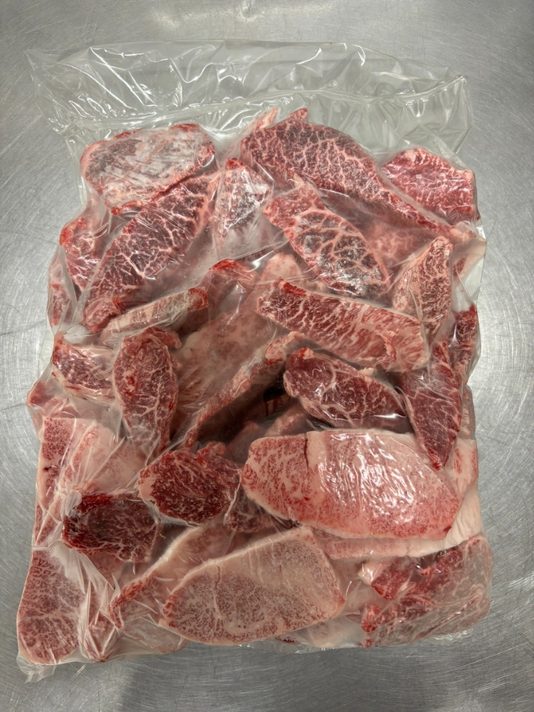 ★厳選!「佐賀牛 焼肉カット」約1kg 主に肩ロース、ウデ、バラ、モモを使用!バラ凍結して 袋詰め!10kgまで送料一律でお届けします!拍卖