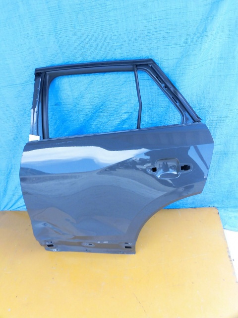 AF471 アウディ Q2 81A リアドア 左 グレー系拍卖