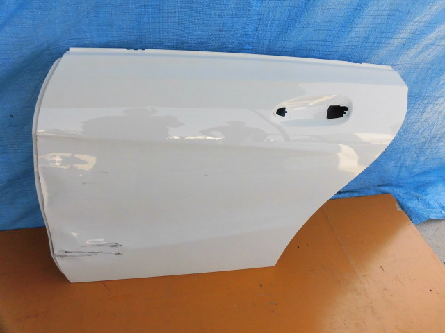 AF416 ベンツ C117 CLA リアドア 左 白拍卖