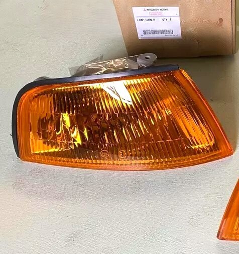 ★新品 三菱 CP9A ランサーエボリューション ランエボ エボ5 6 Ⅴ Ⅵ 純正 フロント コーナーランプ 右 MITSUBISHI front corner lamp RH拍卖