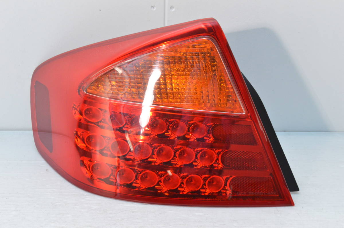 【程度良好品】ニッサン V35 スカイライン セダン 純正 外側 テールライト テールランプ 左側 即納可能 KOITO 220-63622L 点灯確認済み拍卖