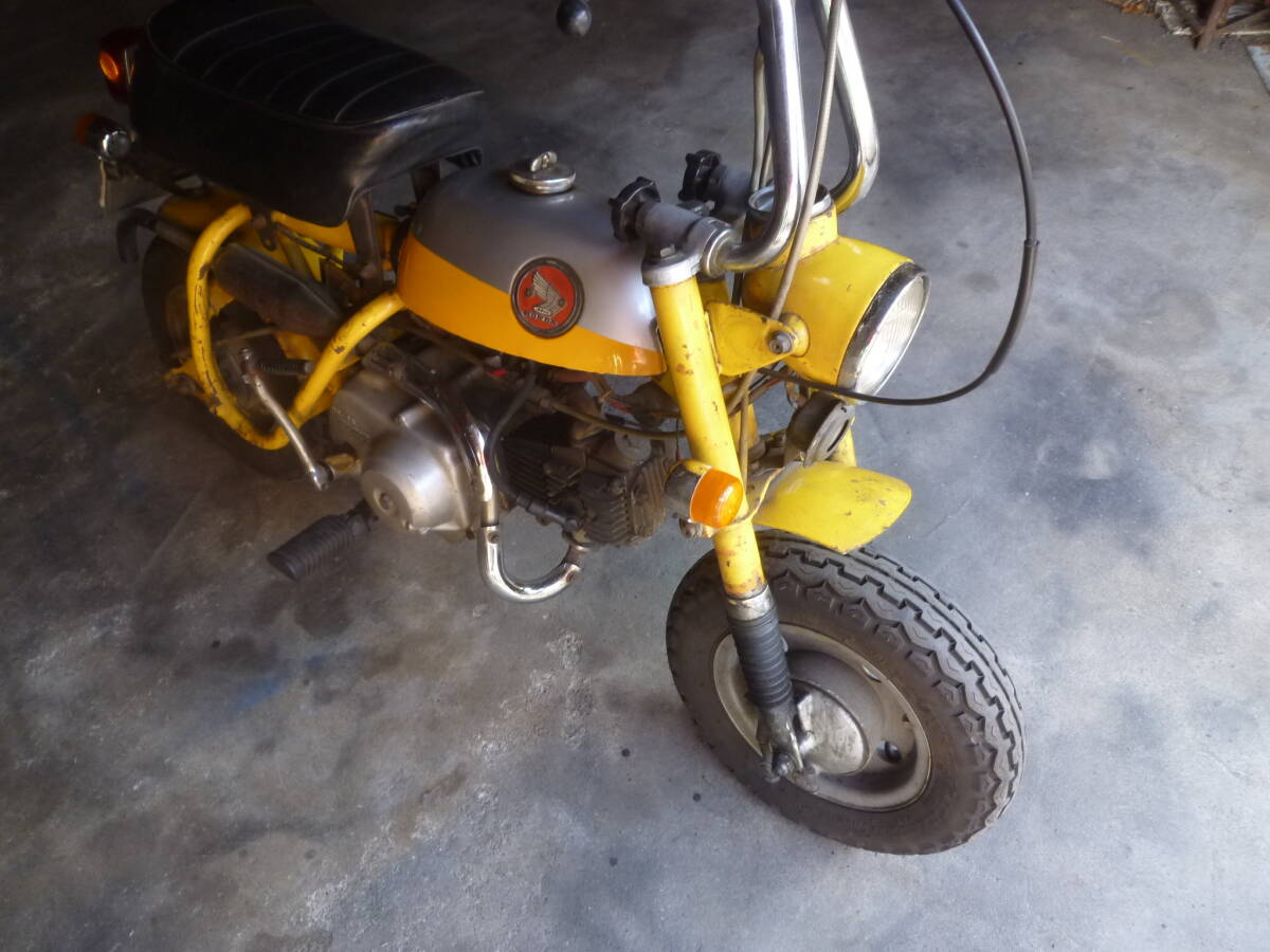 ホンダ モンキー Z50A 初期型部品取ベース車.両手ブレーキ リジット黄色・6V 超貴重なノーマルですコレクションタンク凸翼マーク自慢!拍卖