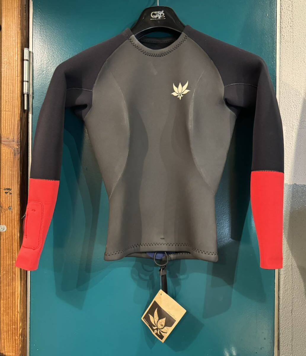 ☆未使用品・激安半額!☆人気ブランド axxe classic 2㎜ ロングスリーブタッパー 最上級伸縮素材 レディースMLサイズ*キーポケット付拍卖