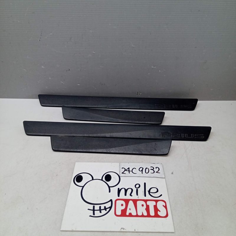 ZVW30 プリウス 純正 スカッフプレート1台分 2Z5-24-4/24C9032*同梱不可拍卖