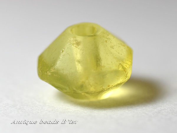 ●わくわく とんぼ玉★得割! ANTIQUEウランガラス黄色算盤玉(1個) チェコガラス トンボ玉 アンティークビーズ【L11020-P】拍卖