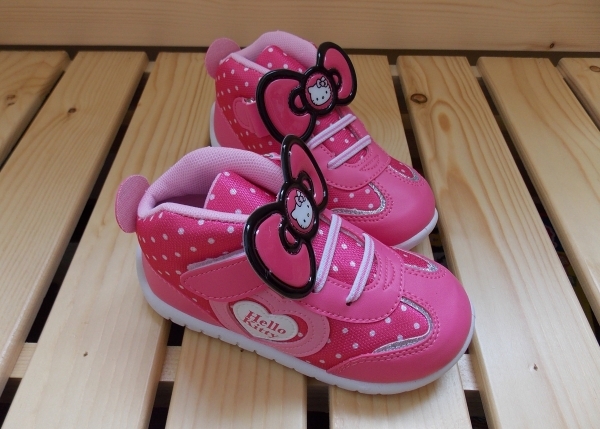 《大特価セール!!》台湾★即決♪ ハローキティ 大きなリボンのベビースニーカー 靴 13.0cm♪【ラスト1足!!】拍卖