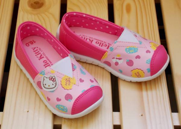 《大特価セール!!》台湾★即決♪ サンリオ ハローキティ ベビースニーカー 靴 13.0cm♪【台湾製♪】拍卖