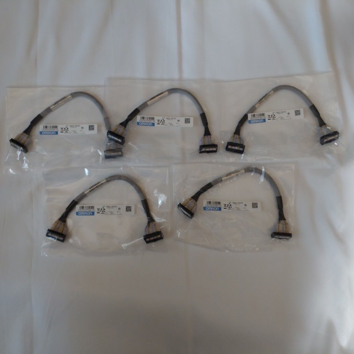 コネクタ オムロン FA制御機器 XW2Z-RO25C (62-4565-97)5個セット拍卖