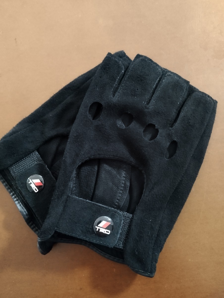 新品 TOYOTA TRDロゴ付きドライビンググローブ シープスキン黒 サイズL(24)拍卖